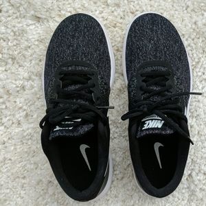 Nike Flex contact running shoes Size 9 womens
